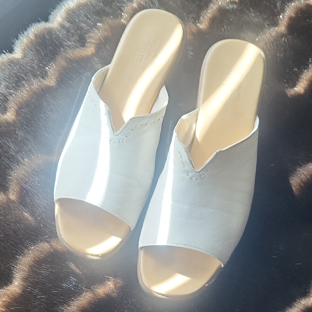 Elegant White Munro  Women's Slide Sandals
